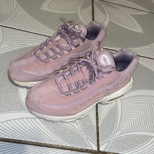 light pink nike shoes
